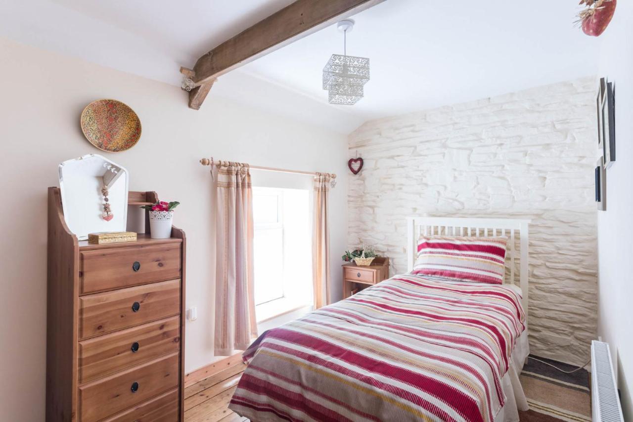2 Tan Yr Eglwys Villa Pontardawe Екстериор снимка